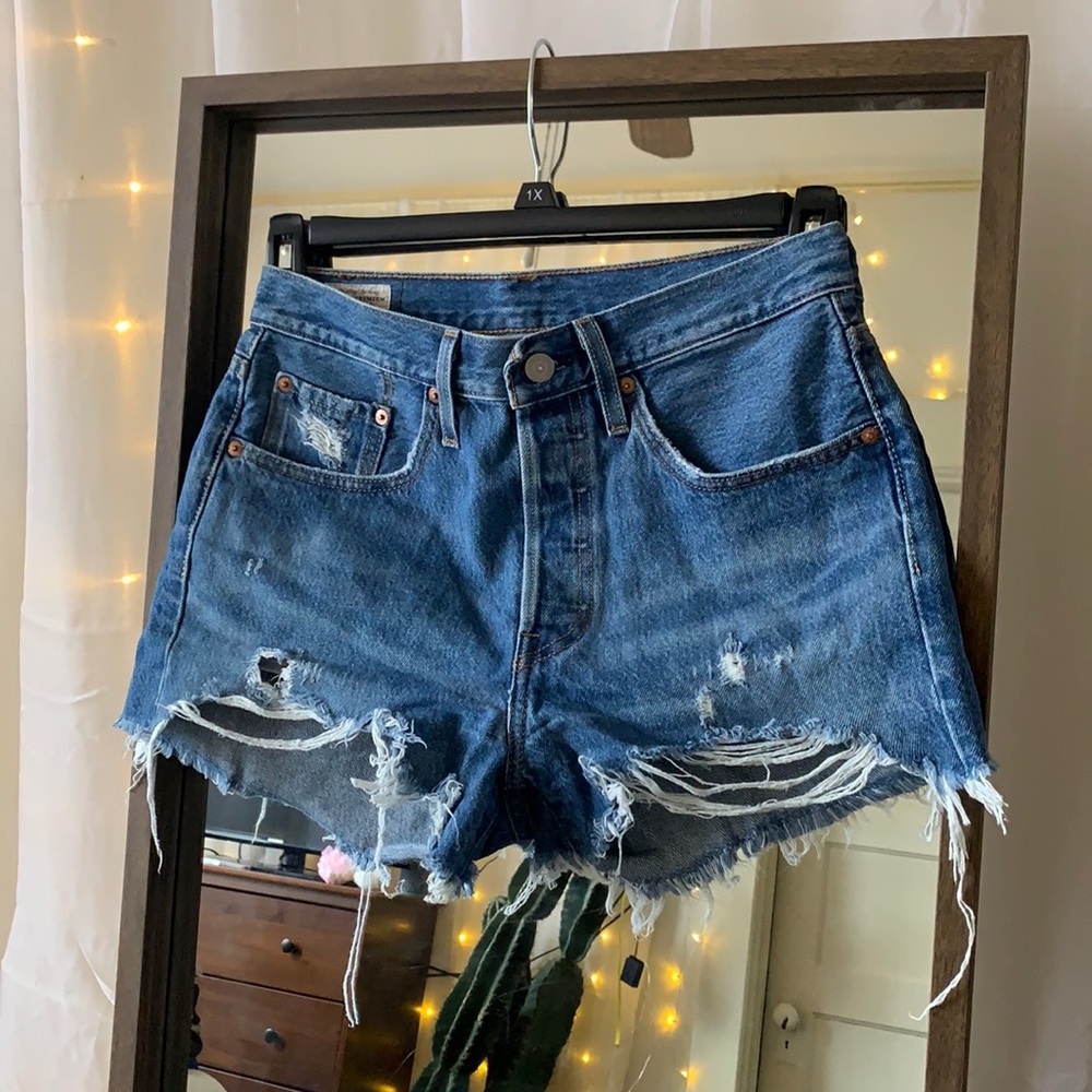 size 26 levi’s 501 high waisted distressed shorts